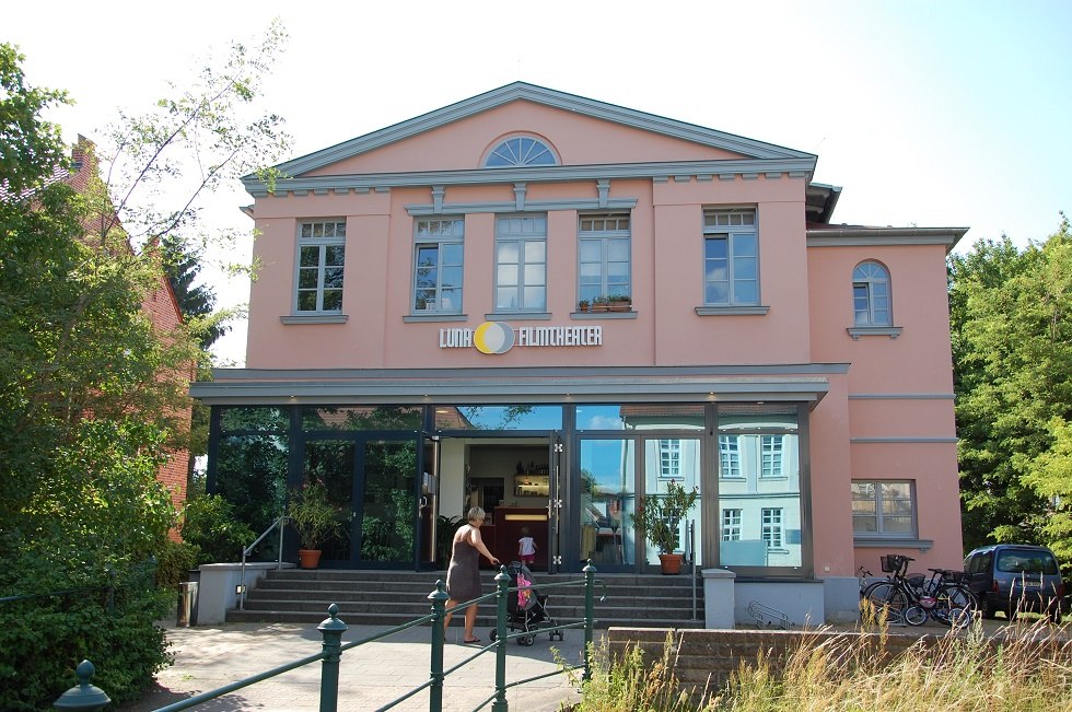 De bioscoop bevindt zich in de Kanalstraße., © Gabriele Skorupski