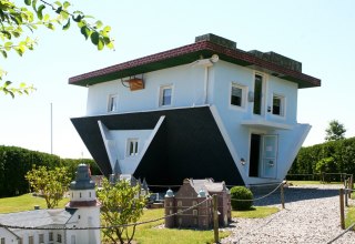 Die Welt steht Kopf in Trassenheide // &copy; Sabrina Wittkopf-Schade