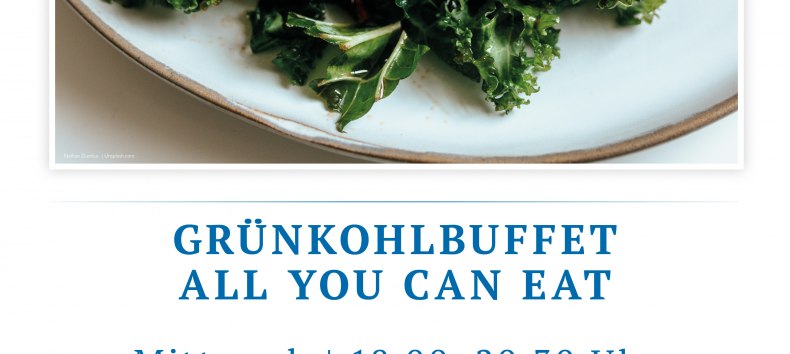 Spicy kale with smoked pork, sausage and boiled potatoes on a plate, rustically served. // &copy; spreepiraten&reg;