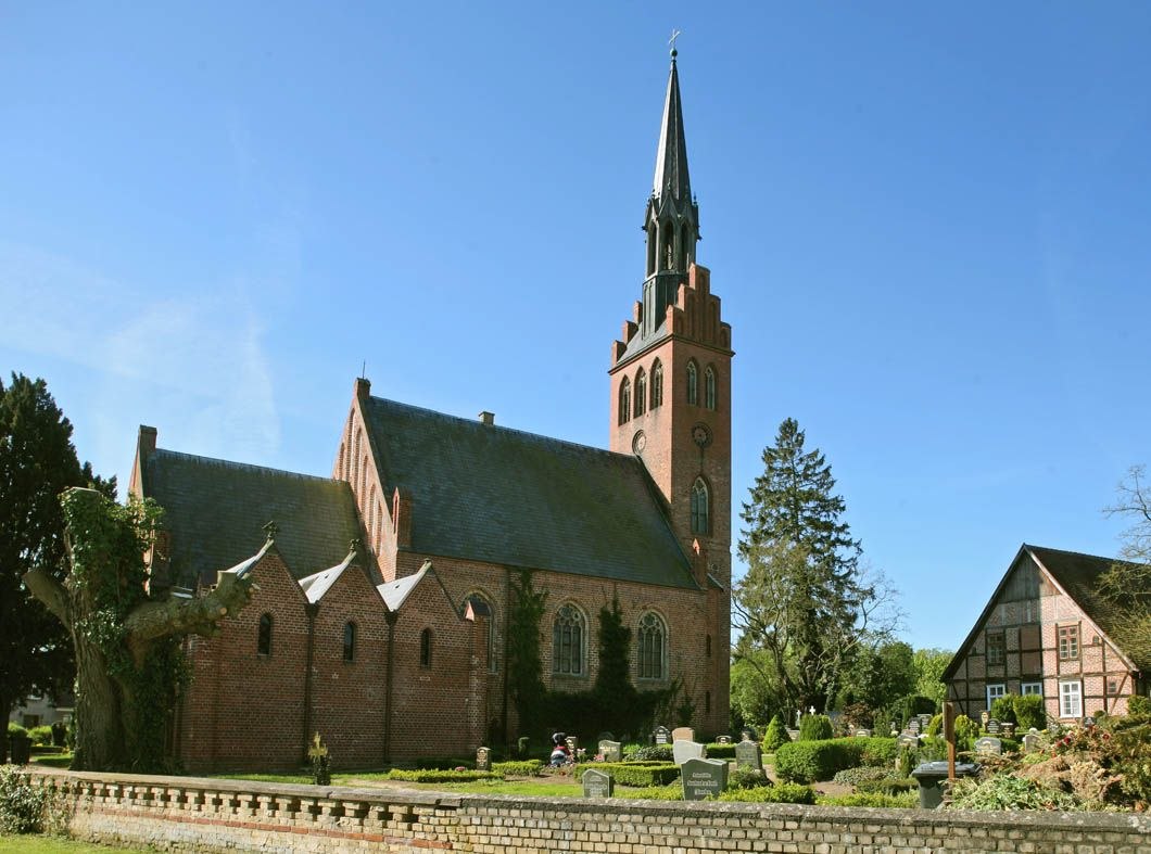 &copy; Kirche Basedow