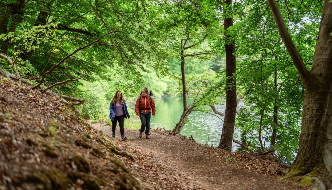 907 kilometers across the nature parks of Mecklenburg-Vorpommern: The nature park trail offers an incredible amount of variety and is perfect for newcomers. Marie and Linda take on the hike!, © TMV/Gross 907 kilometers across the nature parks of Mecklenburg-Vorpommern: The nature park trail offers an incredible amount of variety and is perfect for newcomers. Marie and Linda take on the hike!, © TMV/Gross