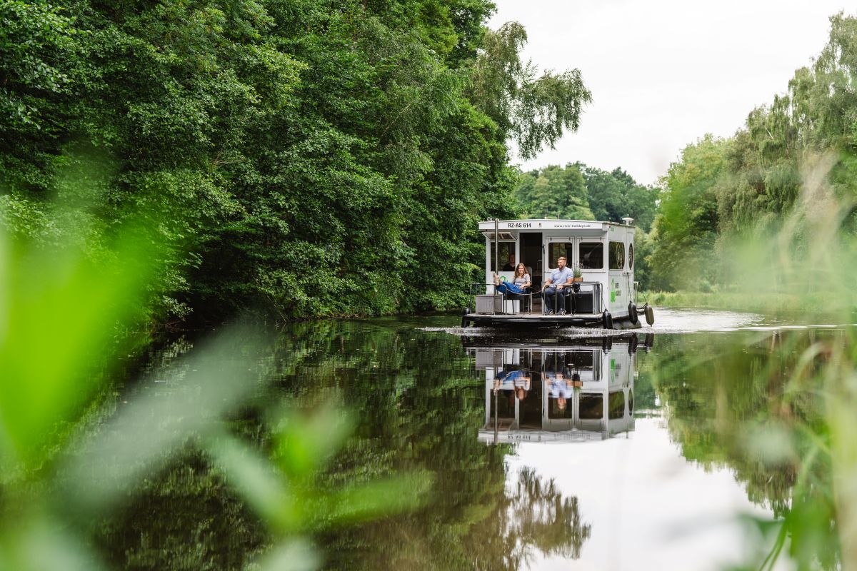 Met de woonboot op de Elde bij Parchim // © MV-T/Erik Gross Met de woonboot op de Elde bij Parchim // © MV-T/Erik Gross