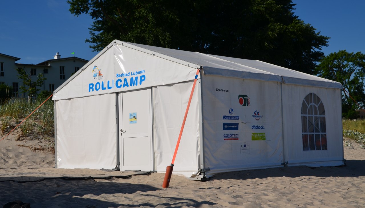 Wózkiem inwalidzkim na plażę w nadmorskim kurorcie Lubmin, © Touristinformation Seebad Lubmin Wózkiem inwalidzkim na plażę w nadmorskim kurorcie Lubmin, © Touristinformation Seebad Lubmin