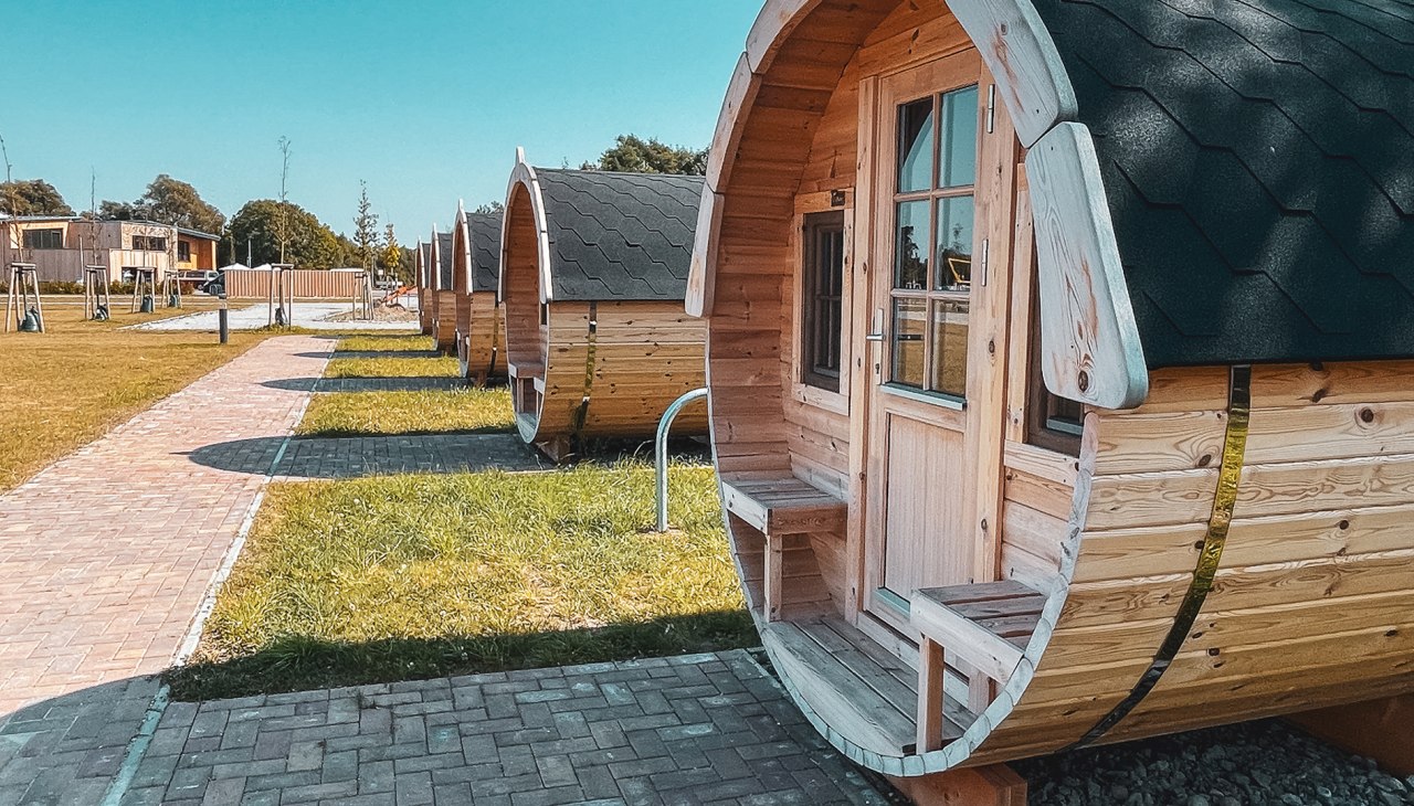 Beczki do spania w Prima Camping Resort Boddenblick, © Prima Camping Resort Boddenblick
