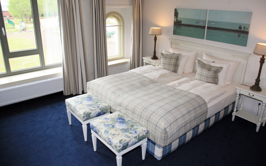 Tweepersoonsbed in hotel "Alter Kornspeicher" Neustrelitz, © Alter Kornspeicher