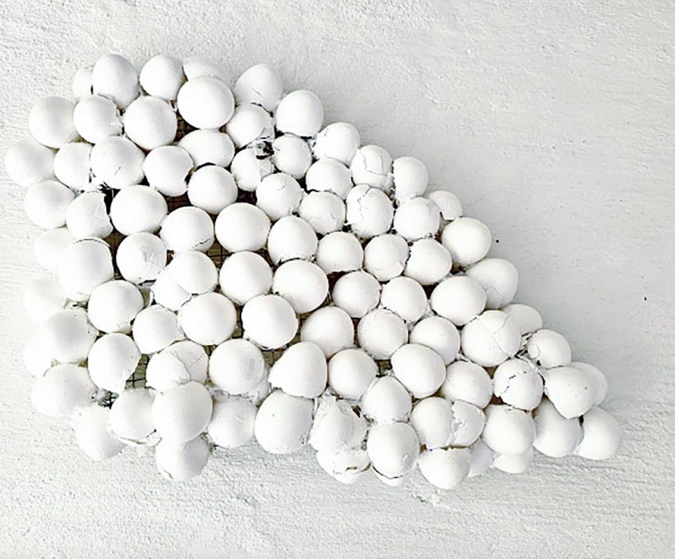 Kairi Uibo: "..." 2026, eggshells, varnish, wire mesh, glue // © Kairi Uibo Kairi Uibo: "..." 2026, eggshells, varnish, wire mesh, glue // © Kairi Uibo
