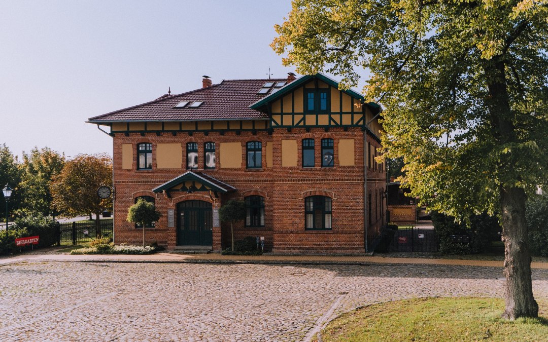 Buitenaanzicht treinstation Dargun, © BAHNHOF Dargun