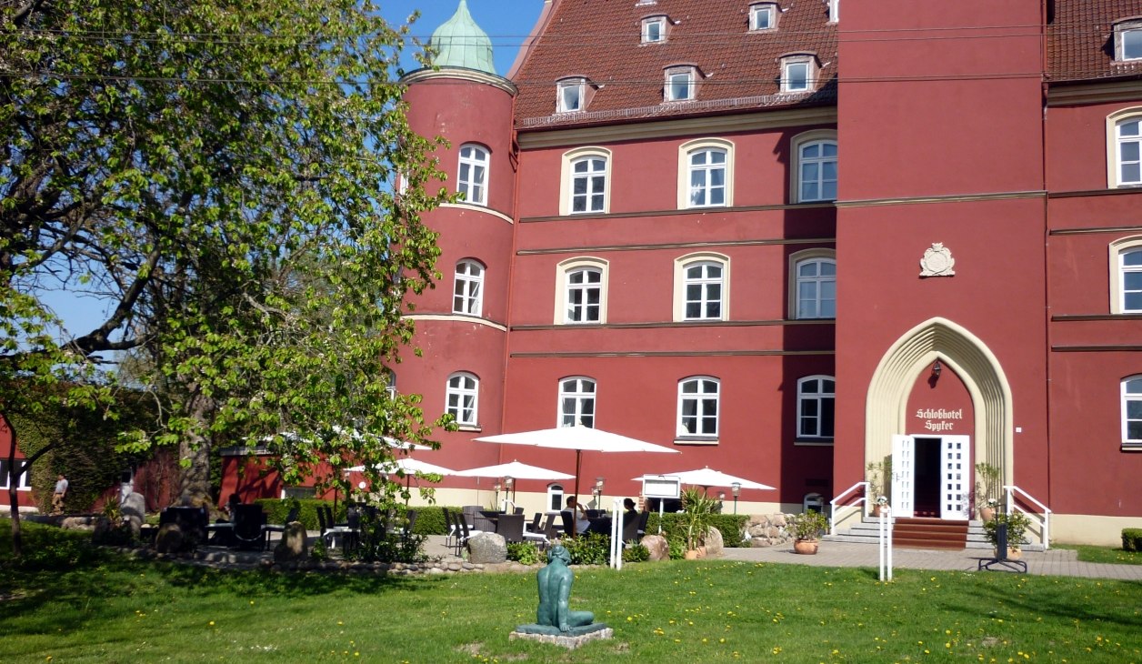 Zamek Spyker - w otoczeniu przyrody, &copy; Schloss Spyker