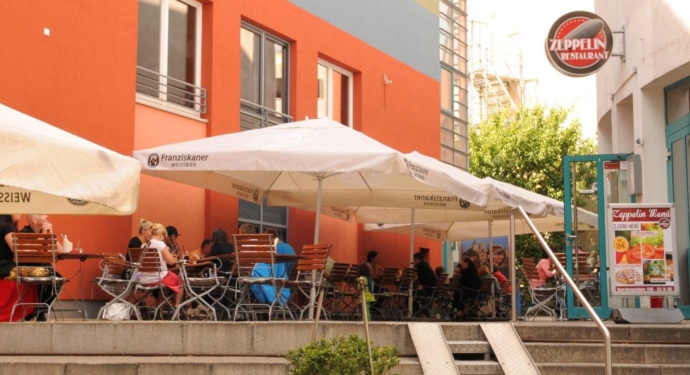 ZEPPELIN XXXL-Restaurant & Caf&eacute; buiten, &copy; ZEPPELIN XXXL-Restaurant