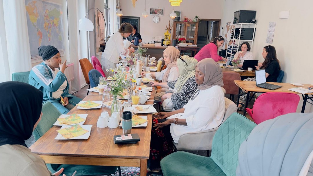 Śniadanie dla kobiet, © Café International