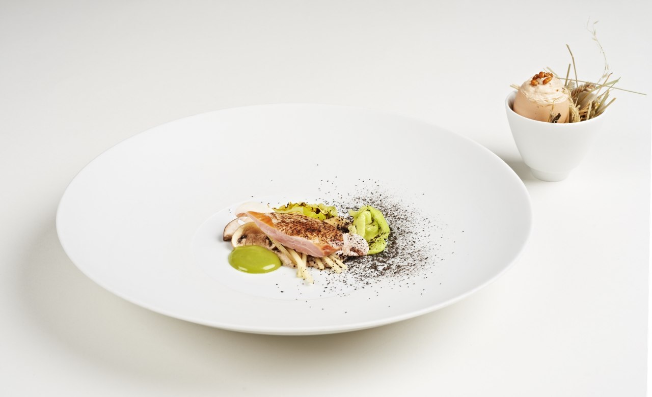 Various quail with lettuce, leek ash and seed oil, © Ben Fuchs Various quail with lettuce, leek ash and seed oil, © Ben Fuchs