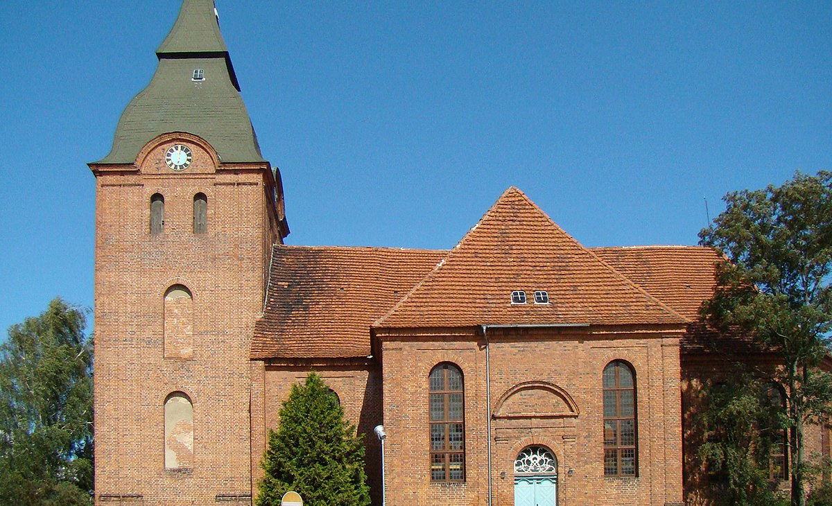Stavenhagen_Stadtkirche_außen_2008, © Peter Schmelzle Stavenhagen_Stadtkirche_außen_2008, © Peter Schmelzle