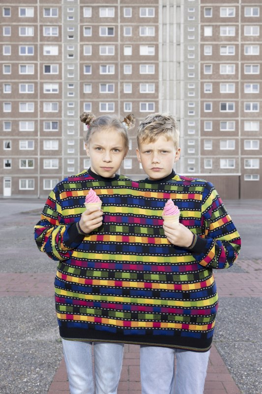Hänsel und Gretel stehen auf dem Berliner Platz // © © Sinje Hasheider Hänsel und Gretel stehen auf dem Berliner Platz // © © Sinje Hasheider