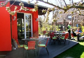 &copy; &copy; Janine Behrens