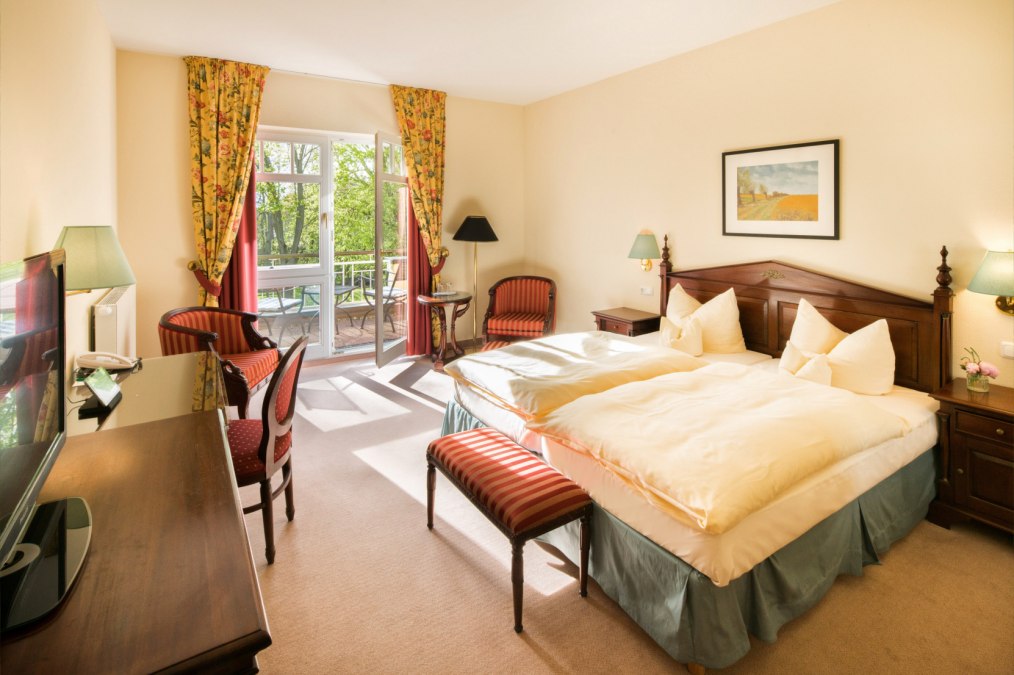 View into one of the rooms of the hotel Kurhaus am Inselsee, © Florian Busch