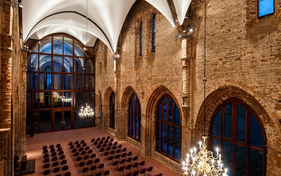 Okręt kościelny z żaglem akustycznym, © beyer architekten