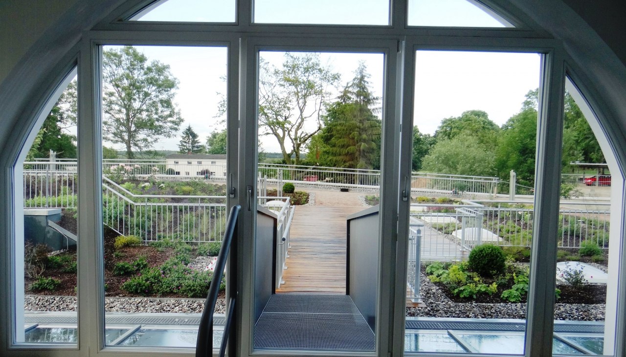 Onze wellnessruimte van 1800 m&sup2; is uitgerust met een avonturenbad, een klankbad, een pekelbad buiten en een kinderbad., &copy; Gutshaus Liepen, Stefan Wollert