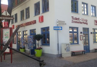 Exterior view of the Tourist Information Warnem&uuml;nde // &copy; TZRW