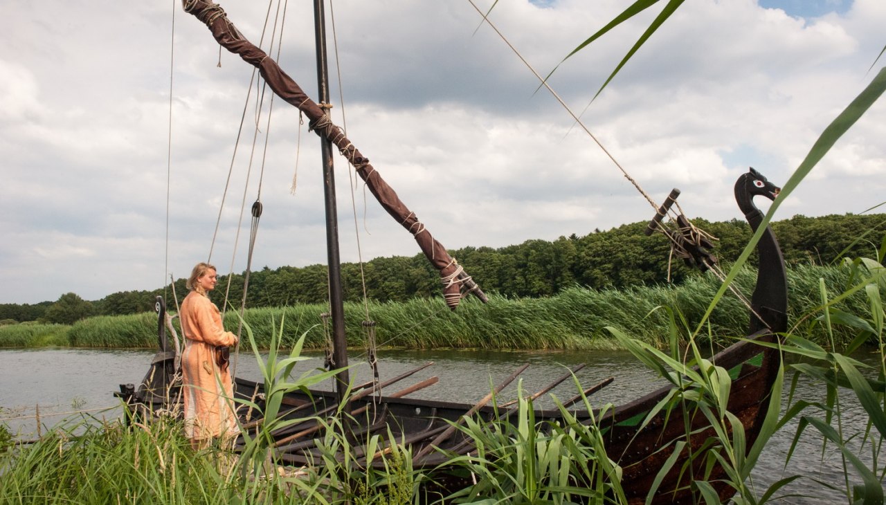 Słowiańska łódź na Uecker na Ukranenlandzie, © Grazyna Saniuk-Wozniak Słowiańska łódź na Uecker na Ukranenlandzie, © Grazyna Saniuk-Wozniak