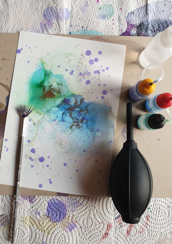 Example of painting with Alcohol-Ink, designed by Sandra Gockel // © Sandra Gockel Example of painting with Alcohol-Ink, designed by Sandra Gockel // © Sandra Gockel