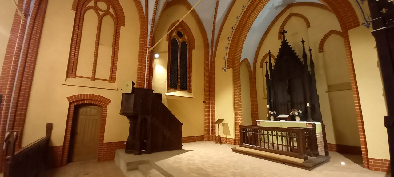 Minzow dorpskerk van binnen, &copy; Dorfkiche Minzow