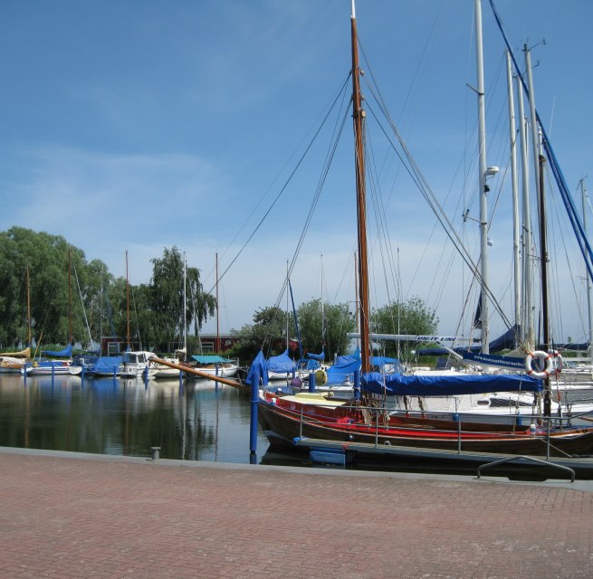 The marina in the resort of M&ouml;nkebude offers a full service // &copy; Angelika Michaelis