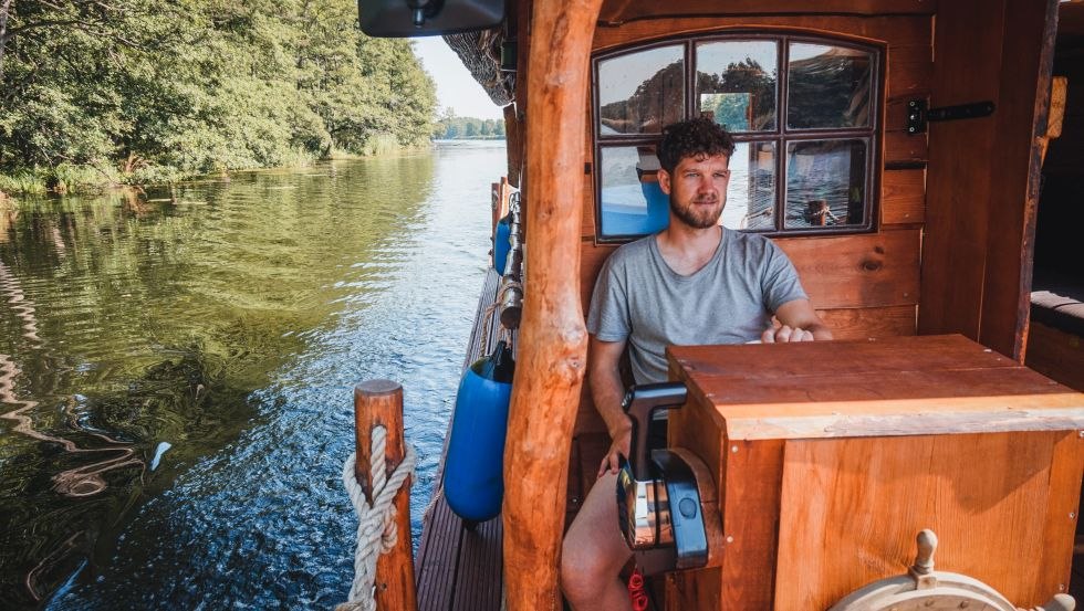 On the raft everyone can be a captain // © MV-T/WorldonaBudget On the raft everyone can be a captain // © MV-T/WorldonaBudget