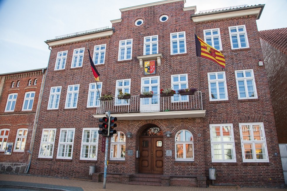 ratusz w Neukloster przy Hauptstraße 27, © Frank Burger