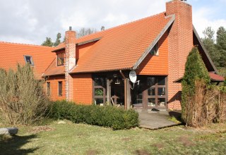 Widok na wiejski dom z zewnątrz // © van Eick Widok na wiejski dom z zewnątrz // © van Eick