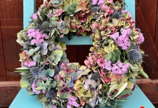 Example: Hydrangea Wreath // © Pflanzenhof Example: Hydrangea Wreath // © Pflanzenhof