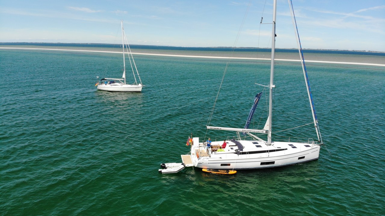 Sailing trip on the Baltic Sea with sailingforyou . Sailing yacht LARALINA anchors in front of Danish island R&ograve;dsand // &copy; Jan M&ouml;ller