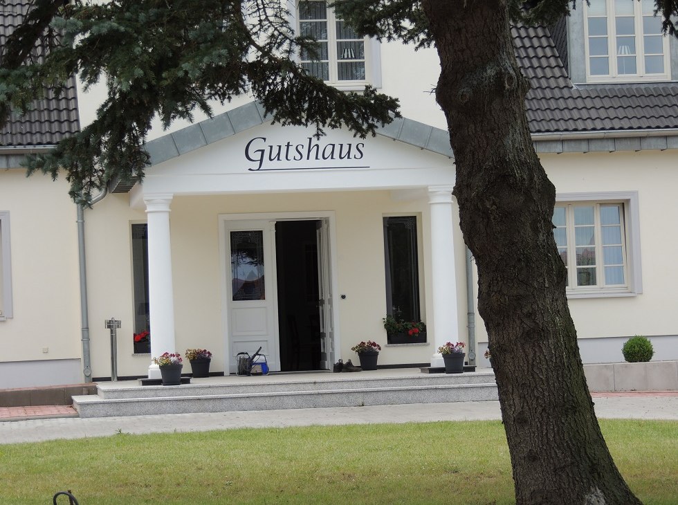 Widok na wejście do dworu, © Kurverwaltung Insel Poel Widok na wejście do dworu, © Kurverwaltung Insel Poel