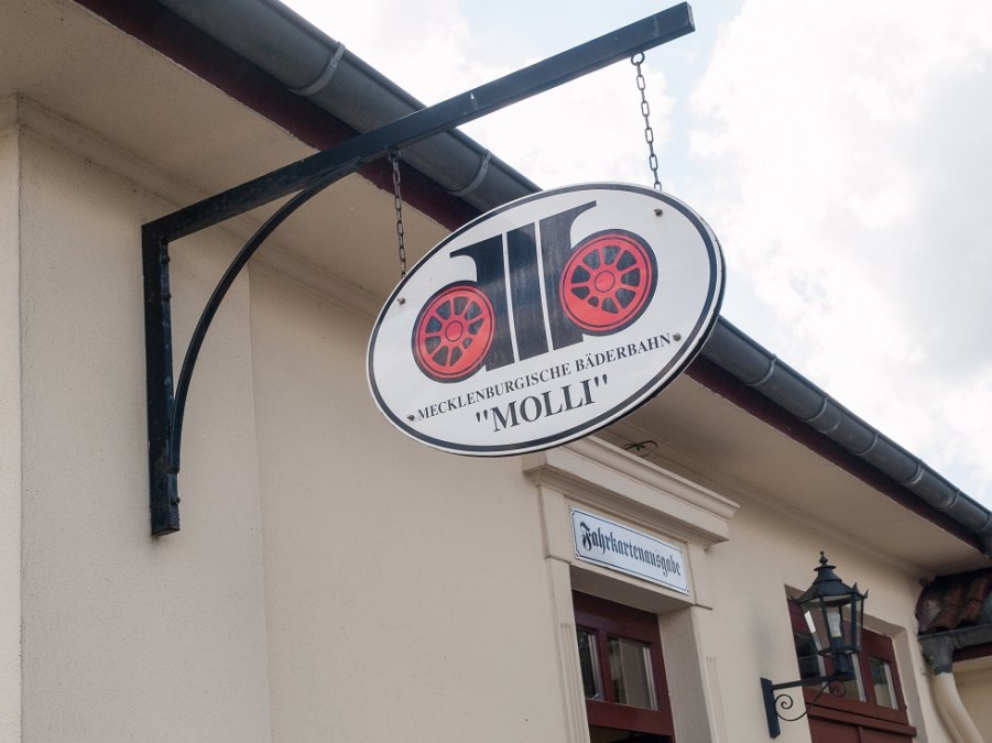 Molli logo bord, © Frank Burger Molli logo bord, © Frank Burger