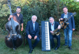 &copy; Swingin' Seagulls