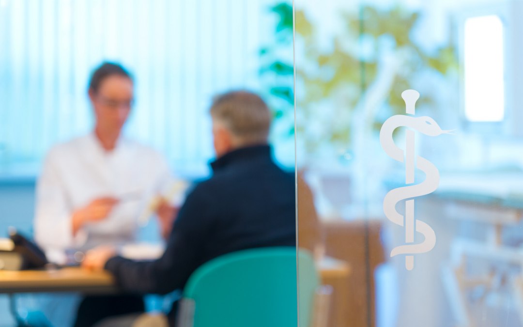 Lekarz i pacjent w dialogu, © TMV/Duerst