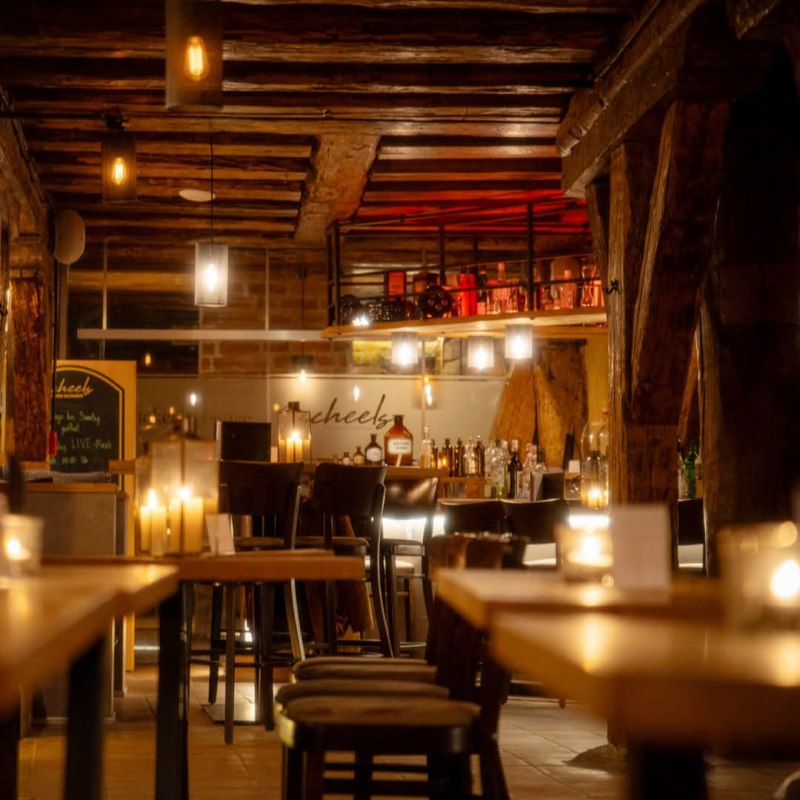 Scheels&rsquo; gezellige keldercaf&eacute; // &copy; Scheelehof