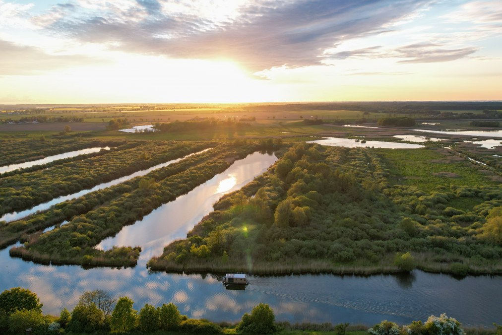Wakacje na łodzi mieszkalnej na rzece Peene, © Flussentdecker Wakacje na łodzi mieszkalnej na rzece Peene, © Flussentdecker