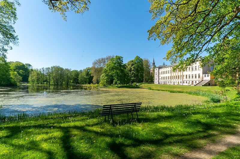 Semlow castle garden view // &copy; Schloss Semlow A. Hantke